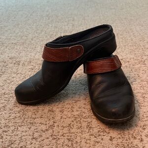 Ariat Black Clogs with Brown Strap